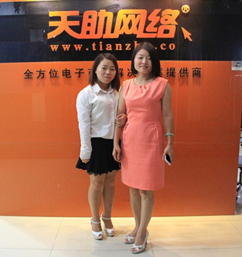 东莞新诚智刘小姐与天助销售精英李小姐合影
